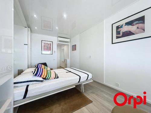 Studio rénové avec terrasse, climatisation et parking à Menton