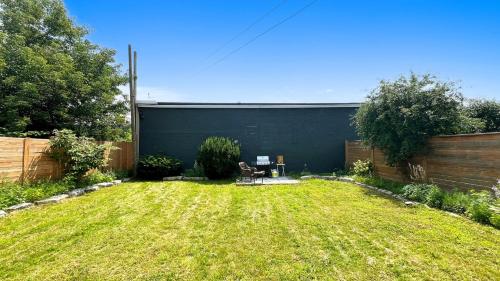 Gallery image of Cozy 2BR House Near Centre with Patio, BBQ, Backyard, and Netflix in Peterborough