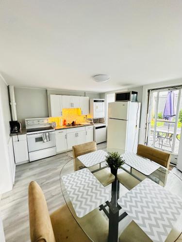 Gallery image of Cozy 2BR House Near Centre with Patio, BBQ, Backyard, and Netflix in Peterborough