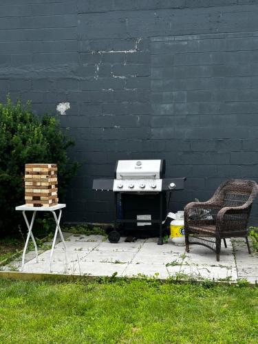 Gallery image of Cozy 2BR House Near Centre with Patio, BBQ, Backyard, and Netflix in Peterborough