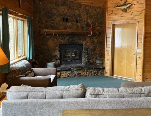 Ruang duduk di Gunflint Lodge