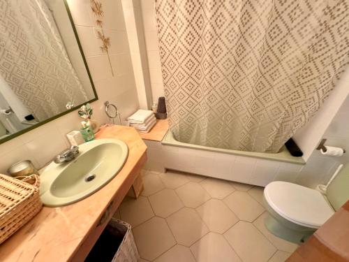 Ένα μπάνιο στο Apartamento Playa Salou