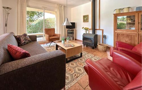 Χώρος καθιστικού στο Stunning Home In Prades Sur Vernazobre