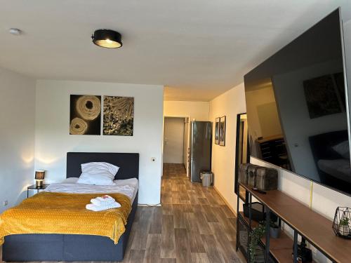 a bedroom with a bed with a yellow blanket at Zentrales Apartment am Theater in Marl in Marl