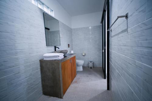 a bathroom with a sink and a toilet at Rice Fera Guest House in Canggu