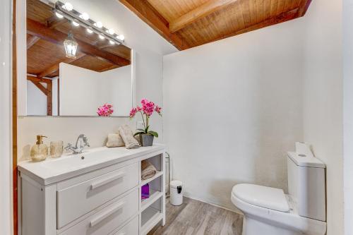 Et badeværelse på Eden Rentals Villa Carmen