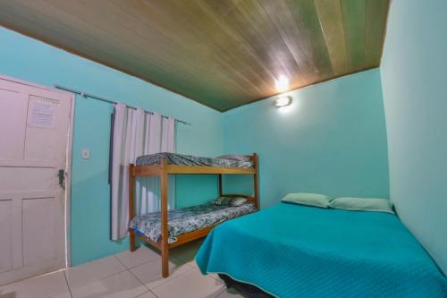a bedroom with a bed and a wooden ceiling at CASA DE TEMPORADA RECANTO FELIz 2 in Aracaju