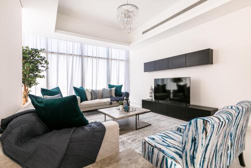 2BR plus Maids Room Walk to Dubai Mall & Burj Khalifa