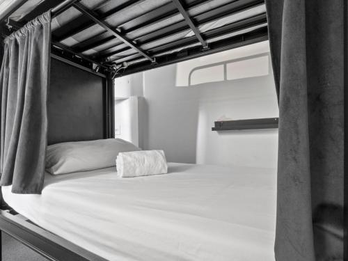 Postel nebo postele na pokoji v ubytování AZZURO POD HOTEL - Potts Point