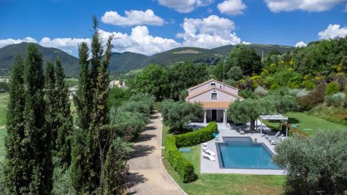 Gallery image of VILLA DELLE GINESTRE 9&2, Emma Villas in Santa Maria di Paterno