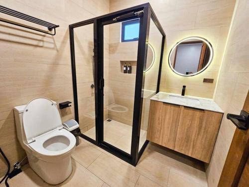 a bathroom with a toilet and a shower and a sink at Yucca Villa - Stylish City Retreat in Bolocboloc