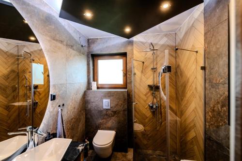 Et badeværelse på Prowincja Tatra Cottages Premium