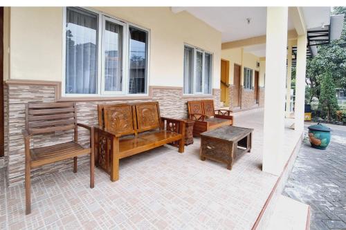 Galeriebild der Unterkunft Villa Bukit Bunga Syariah RedPartner Pacet in Mojokerto