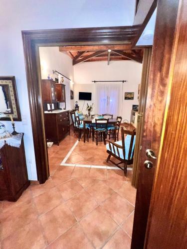 Η κουζίνα ή μικρή κουζίνα στο Alexjean cosy apartment close to beach and Dapia
