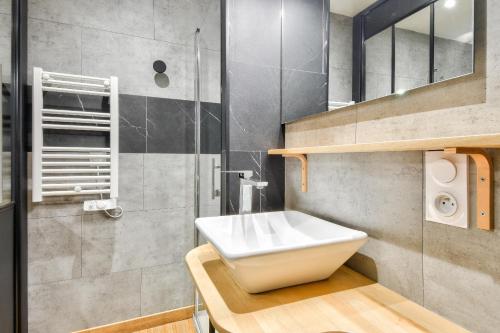 Et badeværelse på À 450m de la plage, appartement pour 4