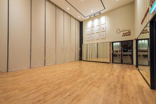 a large empty room with a wooden floor at Mossaz Premier Suites Damansara in Kampong Bukit Lanjan