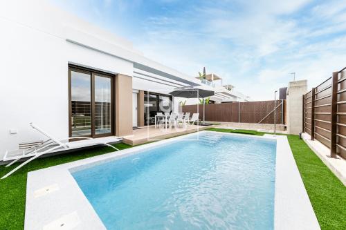 Villa Bienvida, private pool, superb interior and views - by OYOOSTAYS