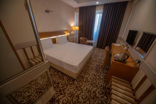 Postel nebo postele na pokoji v ubytování Grand İtimat Hotel