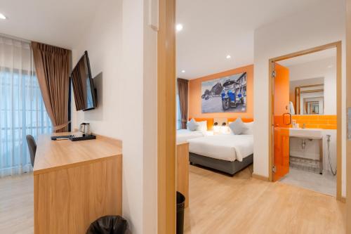 a hotel room with a bed and a sink at Moji Don Mueang Airport Hotel - Bangkok in Bangkok