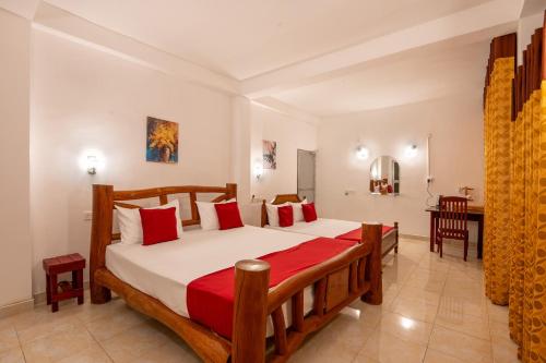 Ένα ή περισσότερα κρεβάτια σε δωμάτιο στο Ayurvedic Lanka Wellness Hotel