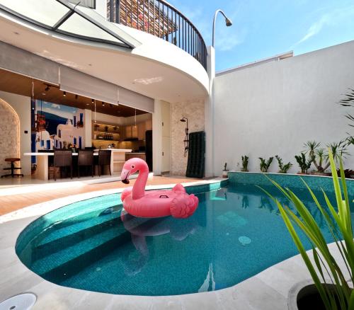 un flamenco rosa inflable en una piscina en una casa en Casa de Jingga - KBP with Aesthetic Pool, Fun for Family & Friends, Near Whoosh High Speed Train, en Padalarang