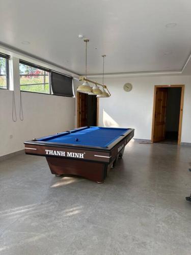 a pool table in the middle of a room at Pine Villa in Tang Jran Dring