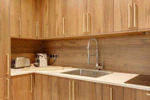 Η κουζίνα ή μικρή κουζίνα στο Appartement d'exception à Neuilly Achille Peretti I