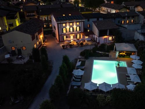 Bazén v ubytování Villa Rossella nebo v jeho okolí