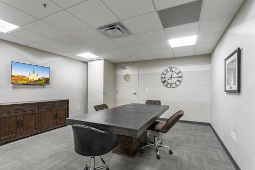 an office with a conference room with a table and chairs at Charming California Condos - Near it All in New Orleans