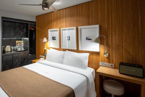 a bedroom with a large bed and a desk with a lamp at Browns Downtown Hotel in Lisbon