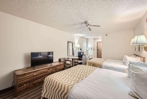 Ένα ή περισσότερα κρεβάτια σε δωμάτιο στο Travelodge by Wyndham Longmont