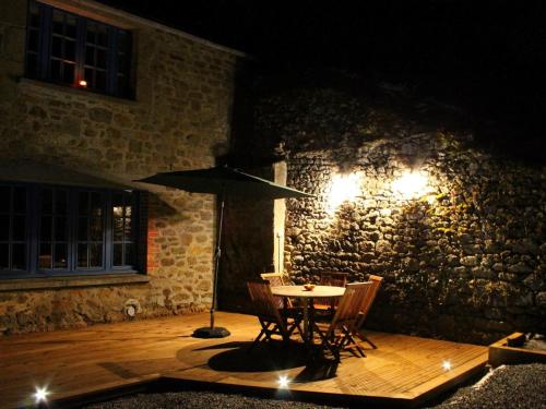 En terrasse eller udendørsområde på La Petite Ville Aze