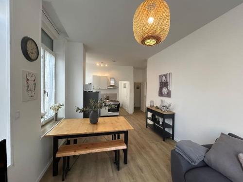 Μια τηλεόραση ή/και κέντρο ψυχαγωγίας στο Entre Gare et Centre ville