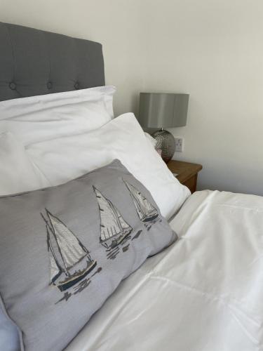 Ένα ή περισσότερα κρεβάτια σε δωμάτιο στο Little Mainstone Guest House