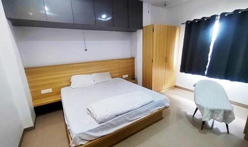 Postel nebo postele na pokoji v ubytování FabHotel Kas