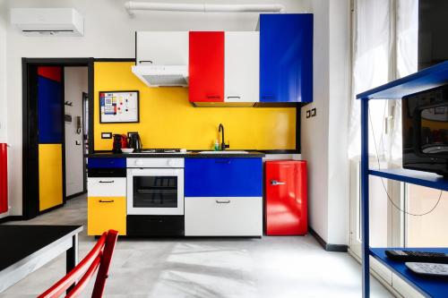 Casa Mondrian; AC and fast Wi-Fi