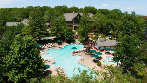 an aerial view of a resort with a swimming pool at Marriott Willow Ridge Luxury Studio in Branson