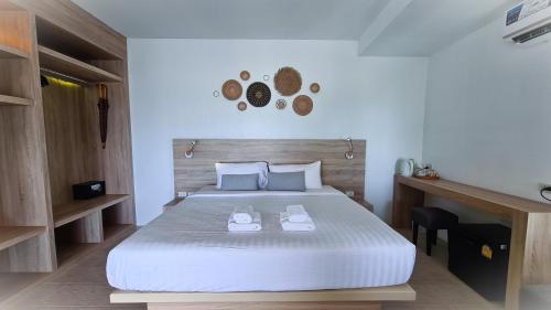 Postel nebo postele na pokoji v ubytování Moonlight Bay Resort