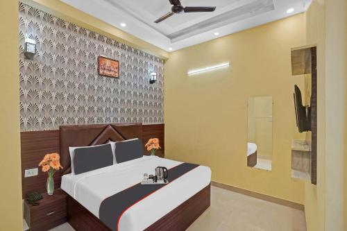 Postel nebo postele na pokoji v ubytování Hotel O Moon Hotel