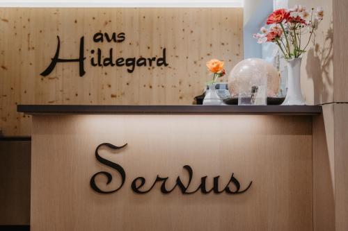 Certificato, attestato, insegna o altro documento esposto da Haus Hildegard