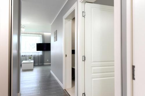 a hallway with a door leading into a room at Centrinė aikštė in Nida