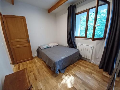 Ένα ή περισσότερα κρεβάτια σε δωμάτιο στο Le gite de Diane