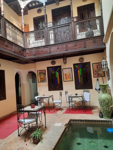 Piscina a Riad Aubrac o a prop