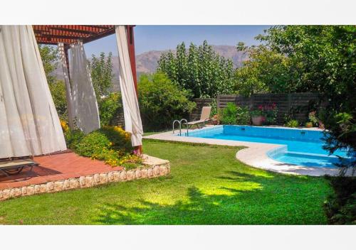 Πισίνα στο ή κοντά στο Villa Skine with private pool and lush garden