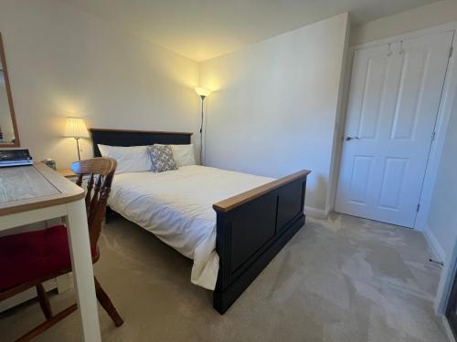 Кровать или кровати в номере Cosy room in a house