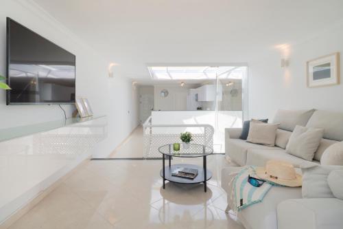 Splendor, piscina, junto a la playa, terraza privada con vistas al mar y preciosos atardecer