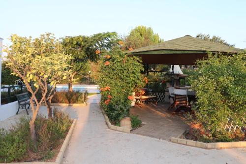 Сад в Country house for4