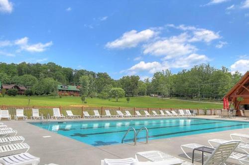 Briar Brook - Private Smoky Mountain Luxury Log Home with 2 Fireplaces, Hot Tub & Community Pool photo 67