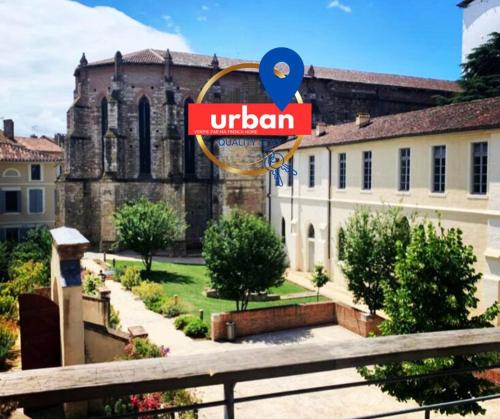 a view of a building with a sign in front of it at Hyper-Centre - Escale du Cloître - Netflix- en RDC in Moissac