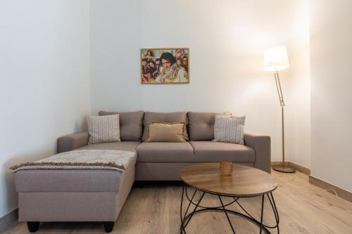 Elvis 2-Bedroom Apartment in Athens